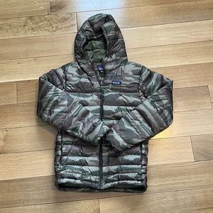 Men’s xs camo Patagonia jacket! Rare!